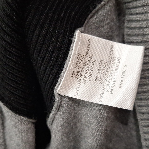 JOSEPH A Black and Grey Color Block Turtleneck Long Sleeve Sweater - Picture 7 of 10